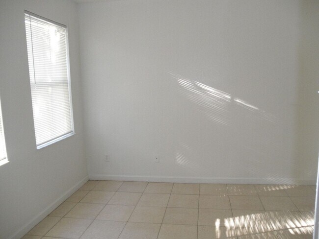 Foto del edificio - Shoma Townhomes