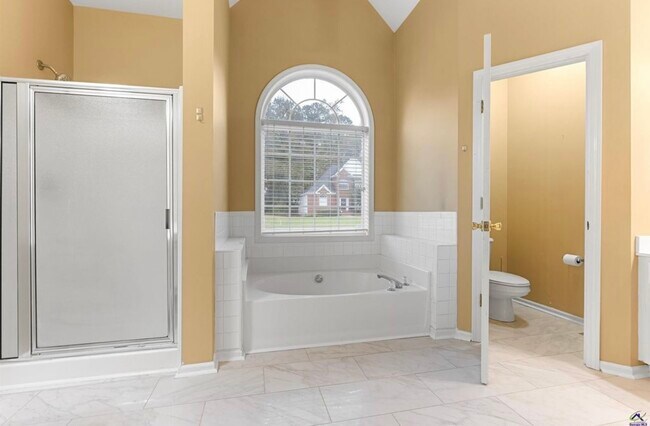 Building Photo - 541 Edgefield Way