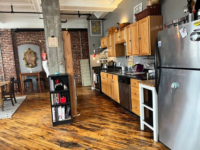 Building Photo - 1210-1226 Buttonwood St