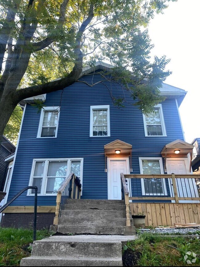 Building Photo - 639 N 7th St