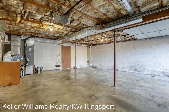 Building Photo - 3 br, 1.5 bath House - 124 Regency Drive