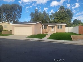 Building Photo - 5640 Greenbriar Dr