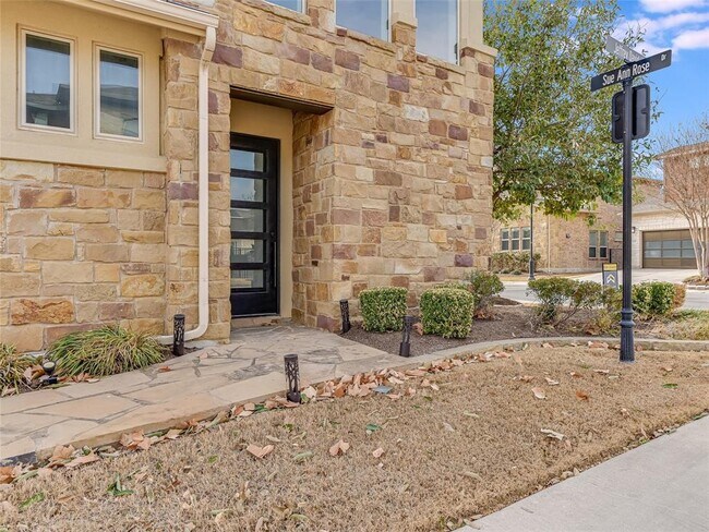 Building Photo - 300 Jeffrey David Ln W