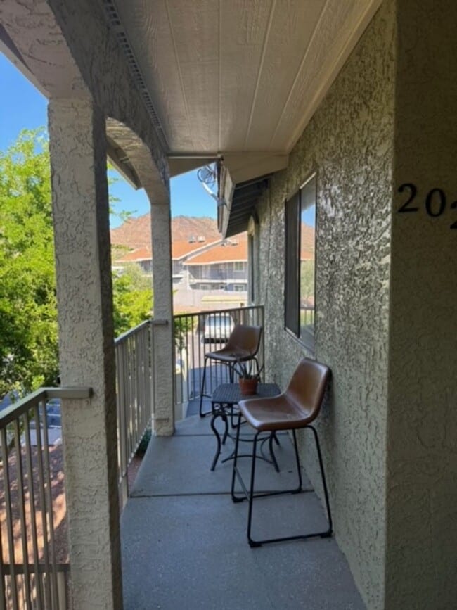 Foto del edificio - 2 bedroom 2 bath condo located in a gated community