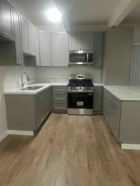 Foto principal - 1640 N Hobart Blvd