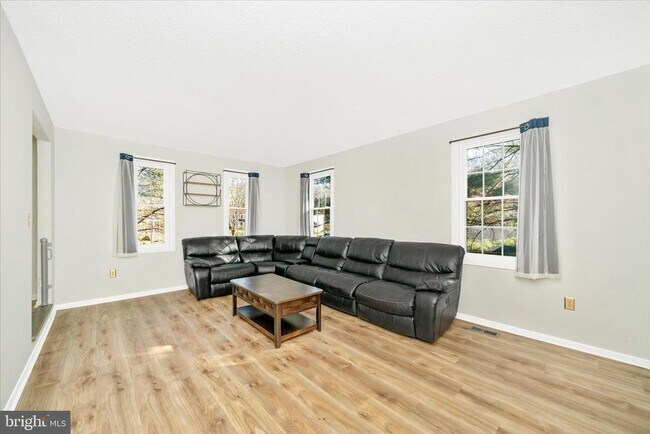 Building Photo - 3105 Glissade Ct