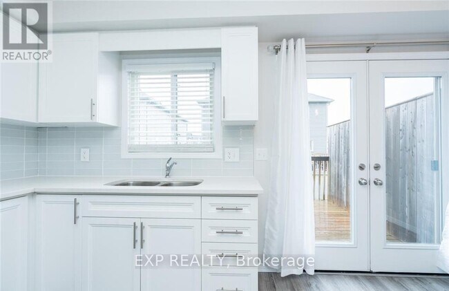 Photo du bâtiment - 3200 Singleton Ave