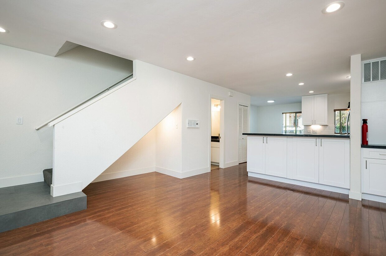 Foto principal - North Pacific Beach Upgraded Townhome Step...