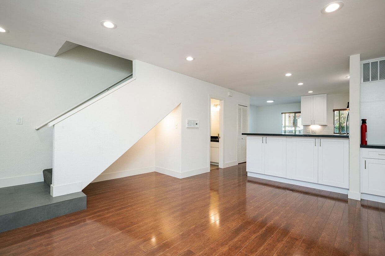 Primary Photo - North Pacific Beach Upgraded Townhome Step...