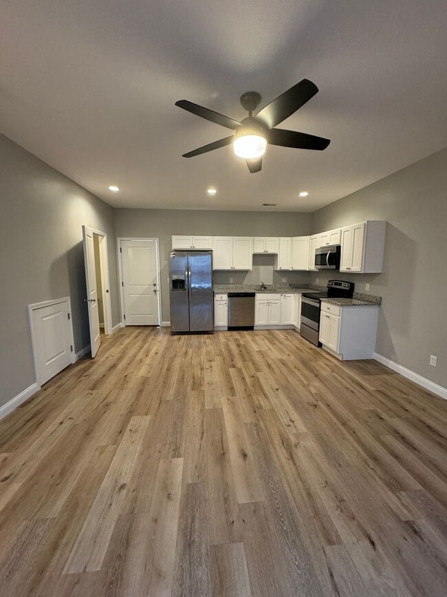 Building Photo - Devil&#39;s Glen Townhomes