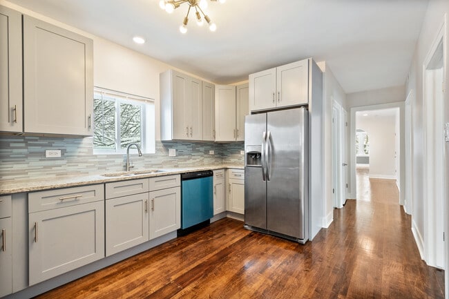 Building Photo - 2657 W Coyle Ave