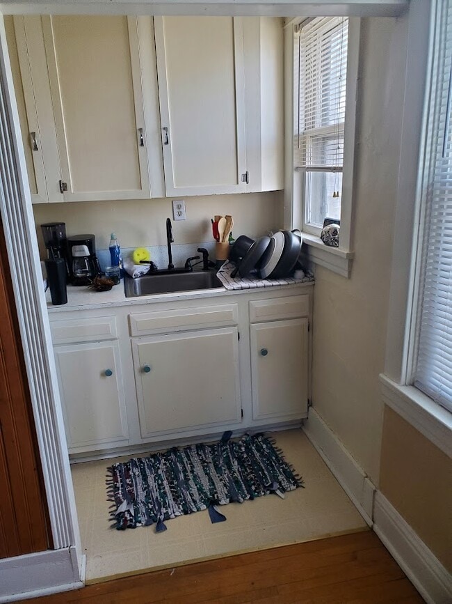 kitchen - 606 7th St N