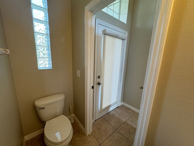 Building Photo - Available for move-in October 17th! RECENT...