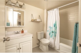 Building Photo - Lakeview Apartments