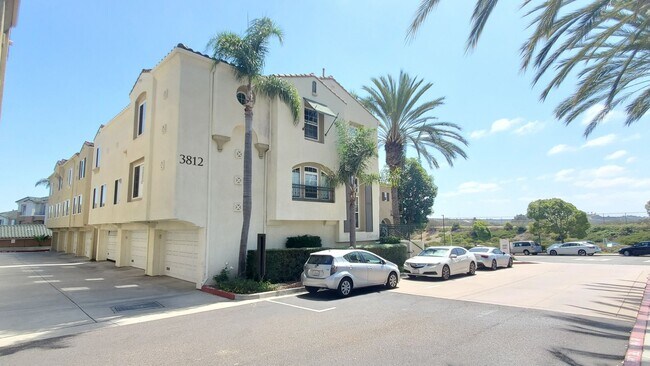 Building Photo - Highly desirable Andalucia townhome in the...