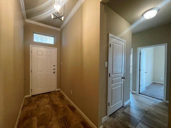 Foto del edificio - Beautiful 4 bedroom/2 bath home available ...