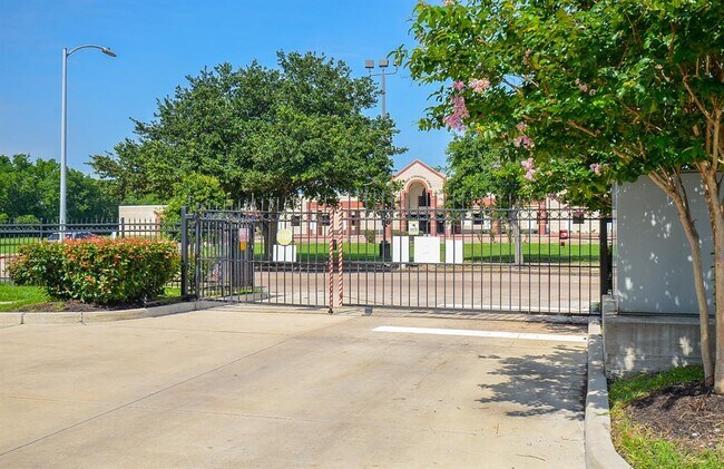 Foto del edificio - 6955 Turtlewood Dr
