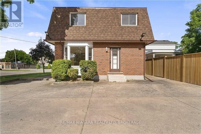 Photo du bâtiment - 6344 Drummond Rd