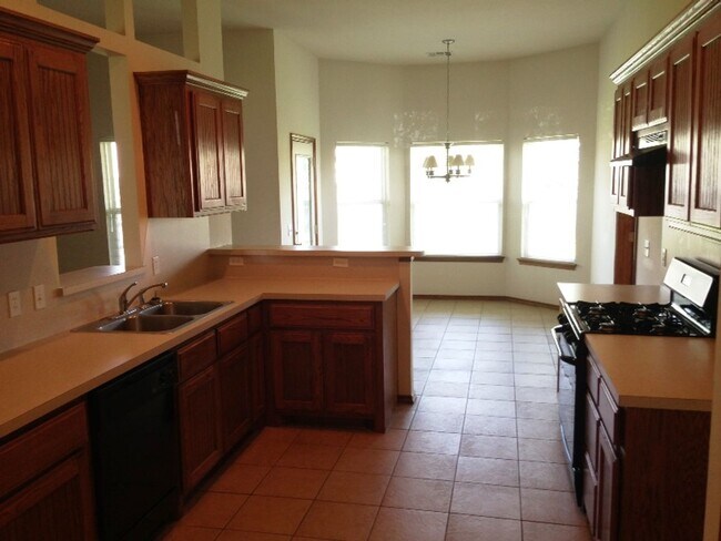 Foto del edificio - 3 Bed + Office - Moore Schools - Must See