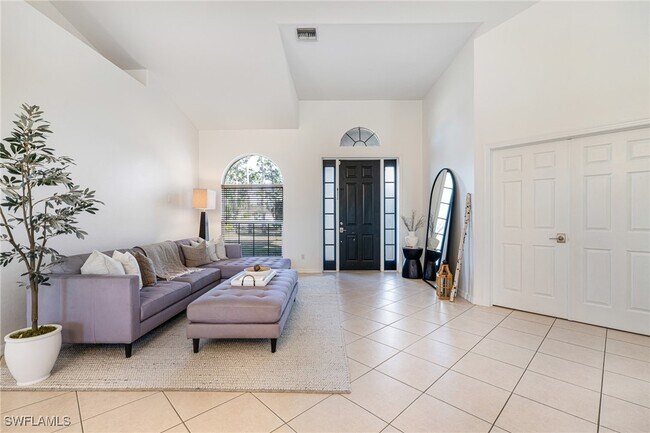 Building Photo - 461 Everglades Blvd N