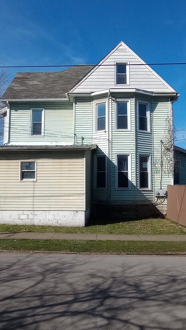 Building Photo - 229 Boyles Avenue, Unit 2