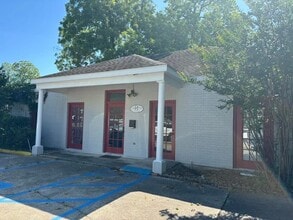 Building Photo - 1203 S Union St