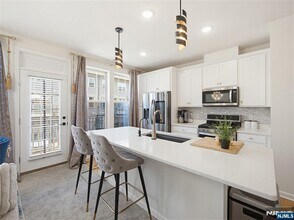 Building Photo - 44 Leahy Dr