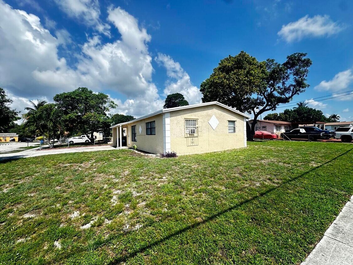 Foto principal - 2901 NW 21st St