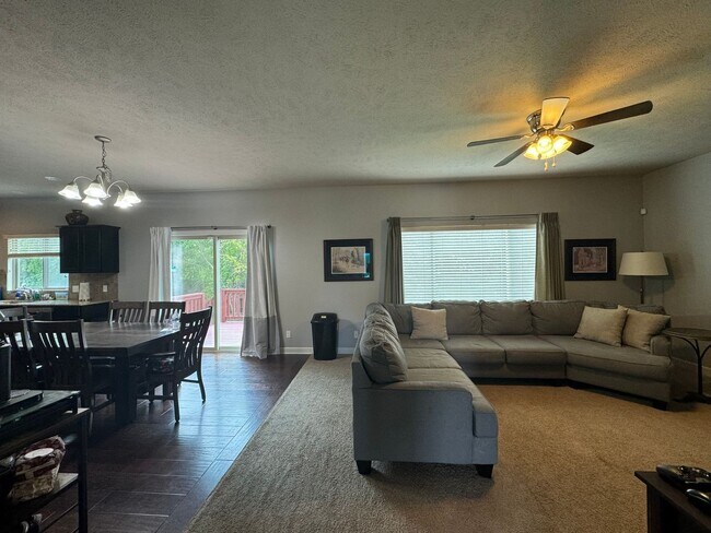 Building Photo - Home in Hyda Hills for rent 6 min from Offutt