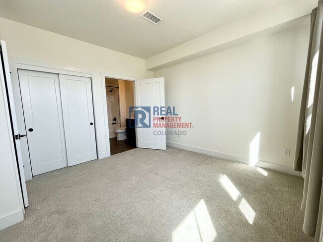 Foto del edificio - 10334 Milwaukee Cir