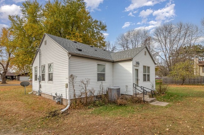 Building Photo - 2 Bed | 1 Bath Across From Coon Lake