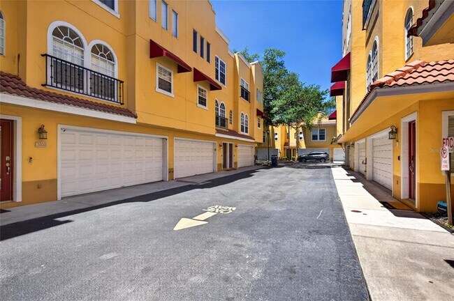 Foto del edificio - 3322 Las Campos Pl