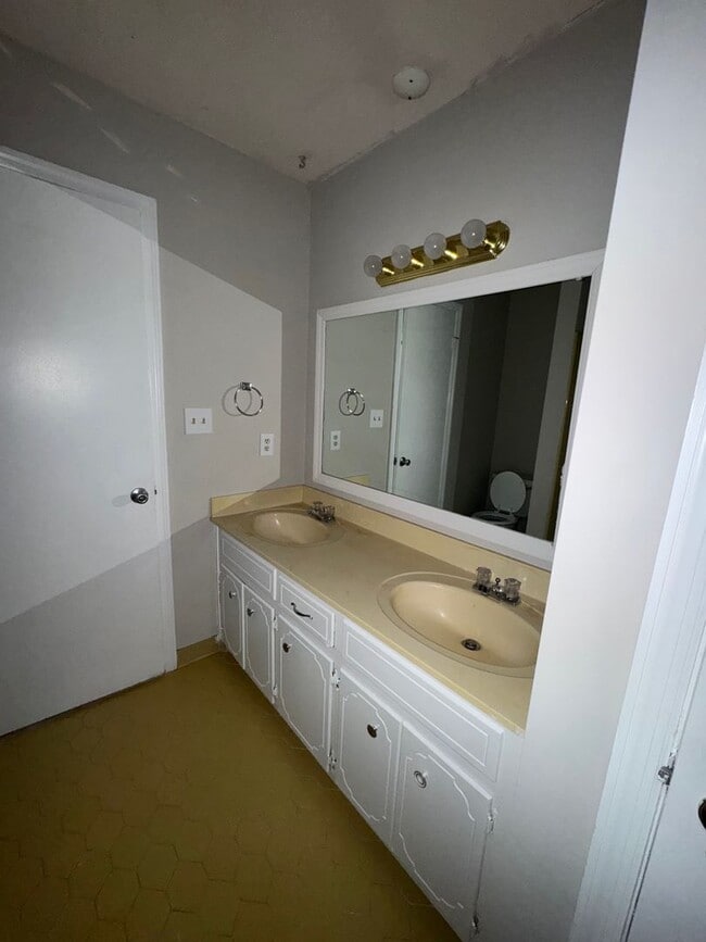 Building Photo - Located in the Heart of Evans