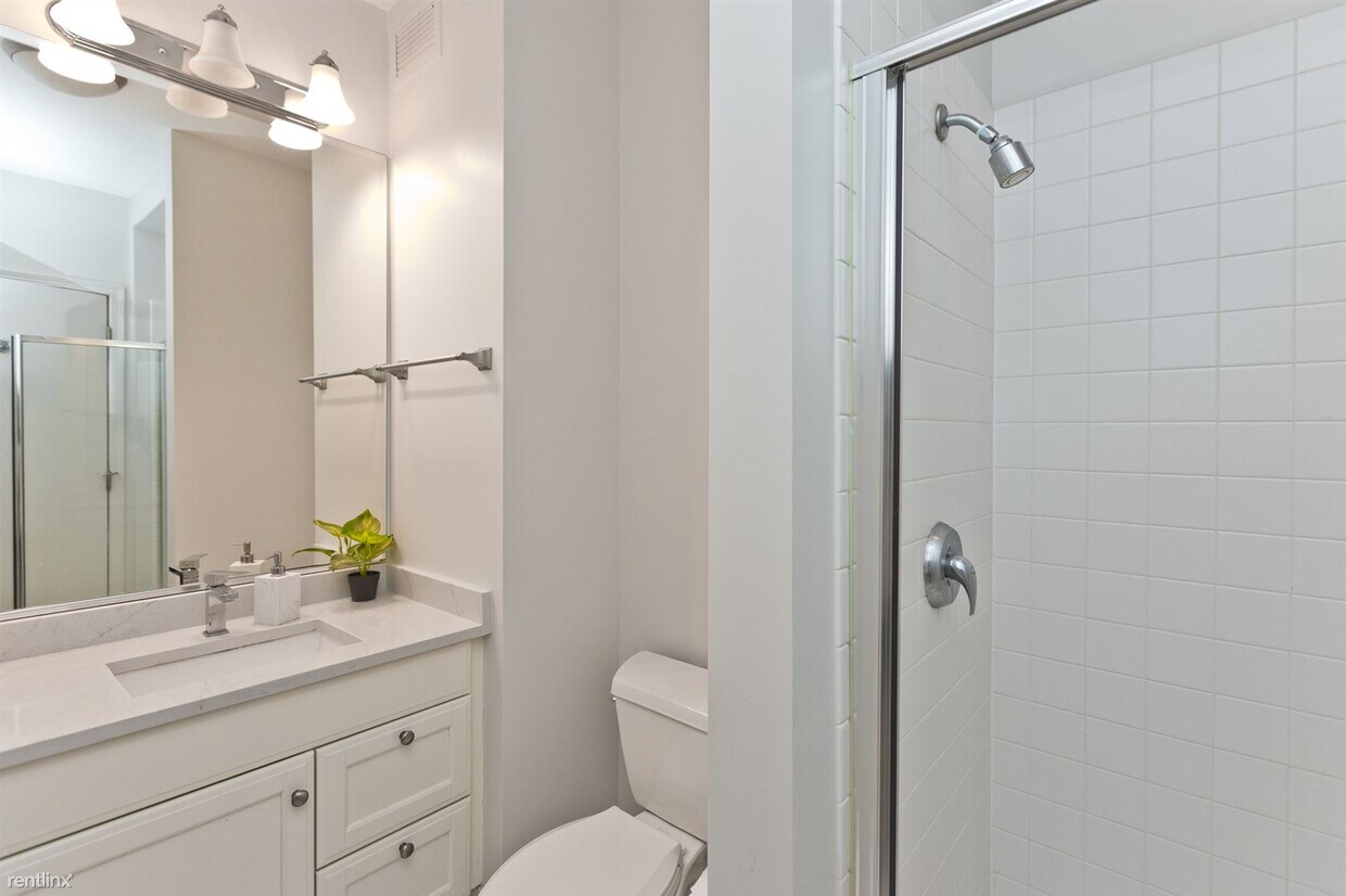 Foto principal - 2 br, 2 bath Condo - 25 E Superior St