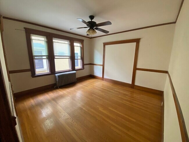 Foto del edificio - 33 Iroquois St