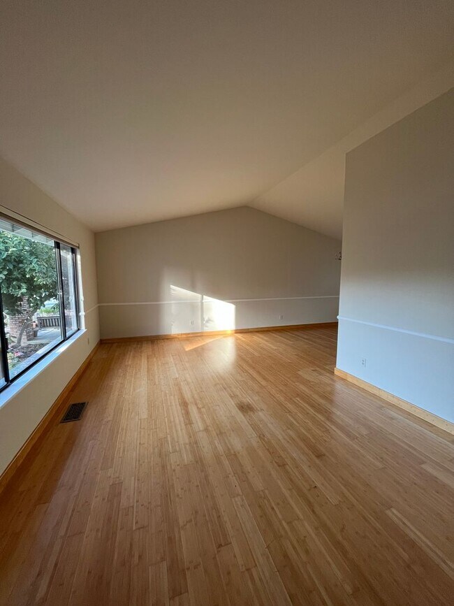 Foto del edificio - *Holiday Move In Special, $500 Off First Month's Rent! Large 4 bedroom/ 2.5 Bathroom Home for Ren...