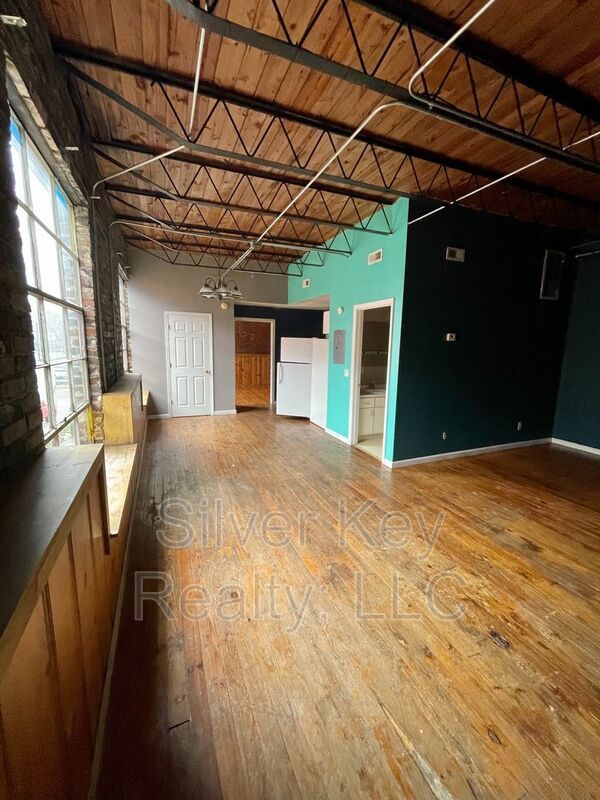 Foto del edificio - 217 E Washington Ave