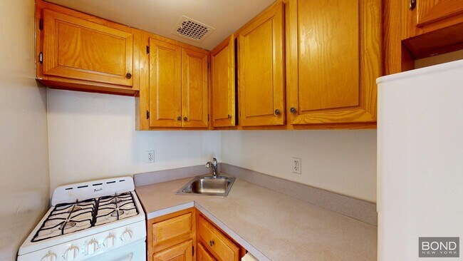 Foto del edificio - 317 W 107th St