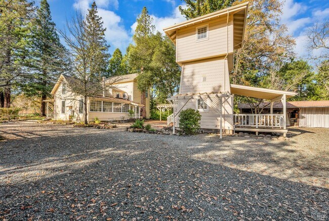 Building Photo - 1105 Bale Ln
