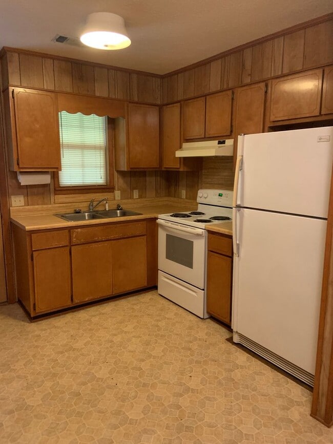 Foto del edificio - 404 Pinecrest Dr