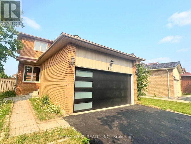 Building Photo - 88 Toba Crescent