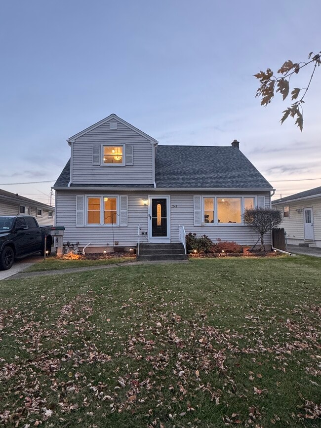 Building Photo - 249 Dunlop Ave