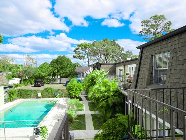 Building Photo - UPDATED 2 Bedroom 2 Bath Woodcrest Condo i...