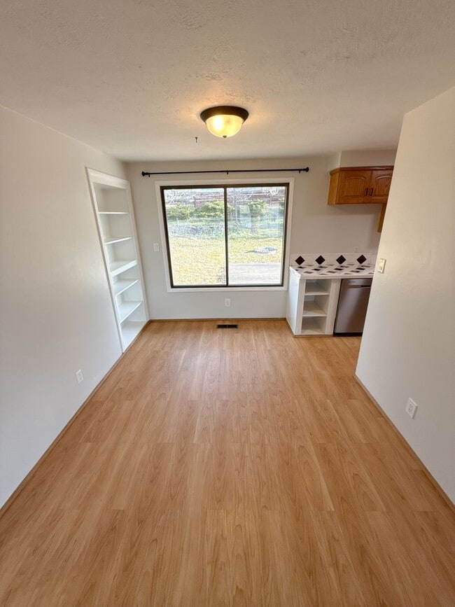 Building Photo - 3 Bedroom, 2 bath house in Moyina Heights