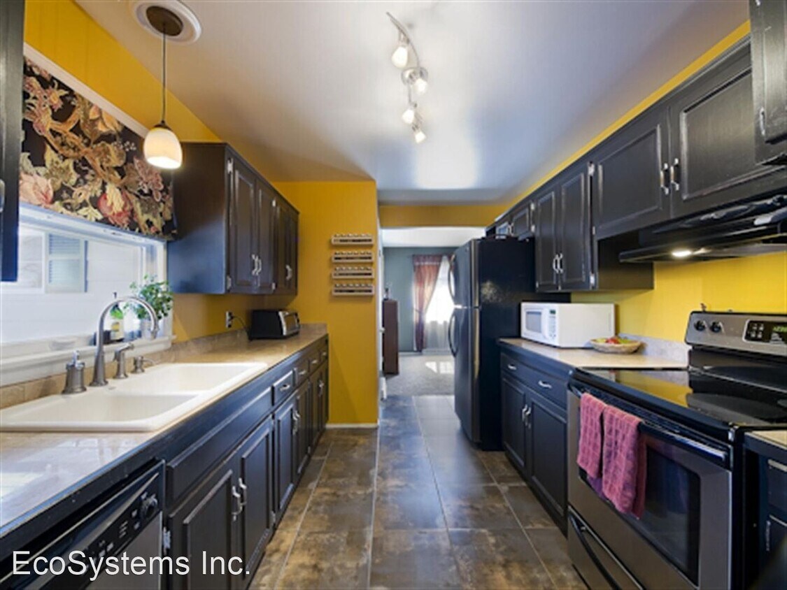 Primary Photo - 4 br, 3 bath House - 1875 S. Linden Way