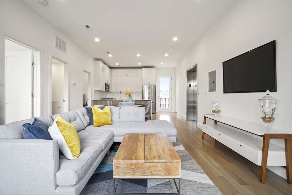Living/Dining Room Combo - 7 Burroughs St