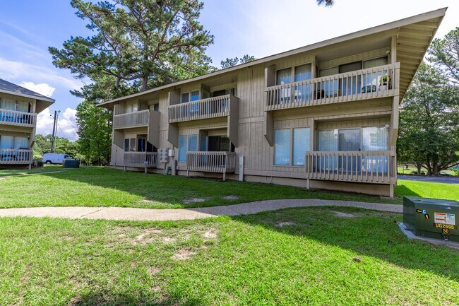 Foto del edificio - First floor condo available now! Pool views!
