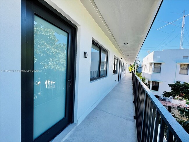 Building Photo - 944 Jefferson Ave