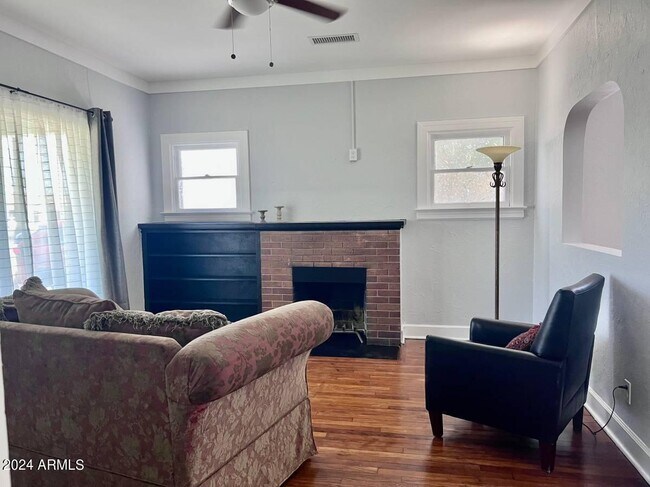 Foto del edificio - 2137 W Madison St