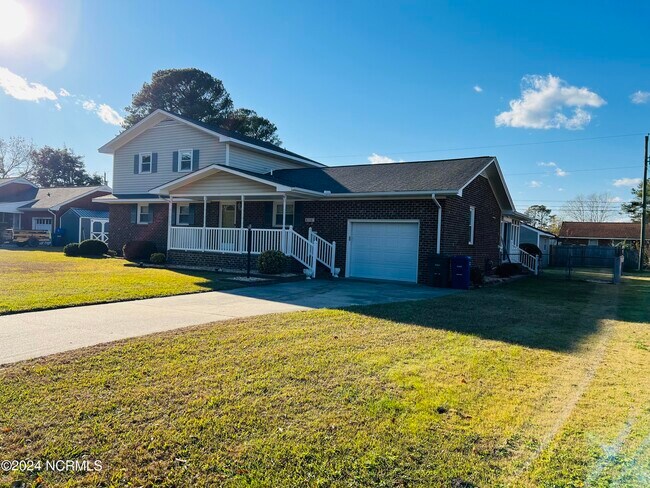 Building Photo - 4130 Terrace Dr
